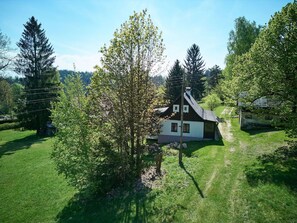Arbre, Maison, Arbuste, Chalet, Domicile, Lot Terre, Zone Rurale, Pelouse, Printemps, Jardin