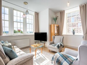 Möbel, Interior Design, Flooring, Fussboden, Couch, Wand, Holz, Decke, Zimmer, Wohnzimmer