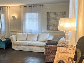 Meubles, Appartement, Chaise, Tache De Bois, Peindre, Table Cuisine Et Salle A Manger, Cuisine, Comptoir, Principaux Appliance