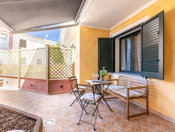 Bois, Meubles, Sol, Chaise, Ombre, Mobilier De Jardin, Tache De Bois, Store, Balcon, Tableau De Plein Air