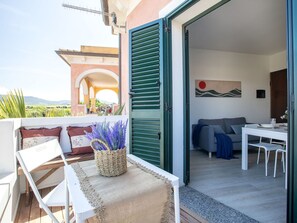 Meubles, Appartement, Chaise, Tache De Bois, Peindre, Table Cuisine Et Salle A Manger, Cuisine, Comptoir, Principaux Appliance