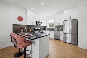 Whip up delights! Enjoy our fully equipped kitchen, complete with a refrigerator, stove, microwave, and dishwasher.