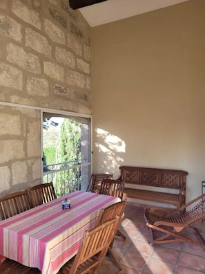 Outdoor dining