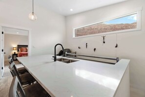 Upstairs kitchenette area, plus a spectacular viewpoint through the Rim Portal window