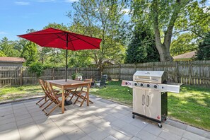 Outdoor Seating & Gas Grill