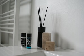 Bathroom amenities