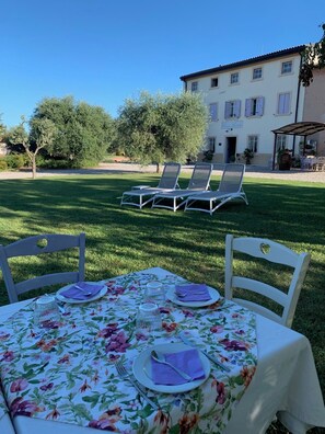 Outdoor dining