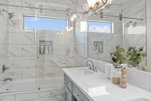 2 king bedroom ensuite bathroom