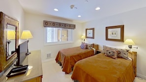 2 Twin beds
