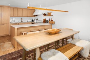 Dining table seating for 7 people