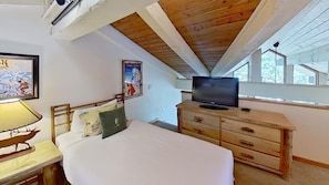 Queen + 2 twin beds + child's twin in window bay