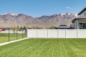 Property Exterior | Single-Story Home | Scenic Mountain Views
