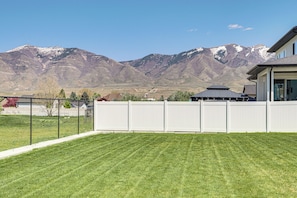 Property Exterior | Single-Story Home | Scenic Mountain Views
