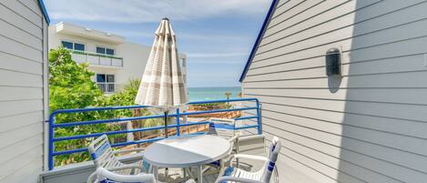 Englewood Vacation Rental | 2BR | 2BA | 1,200 Sq Ft | Stairs Required