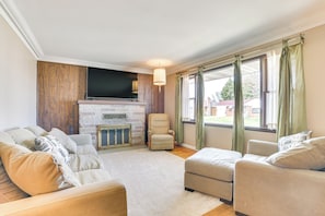 Living Room | Single-Story Home | Lake View | Flat-Screen TV