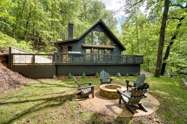 Sautee Nacoochee Vacation Rental | 3BR | 2BA | Exterior Staircase to Enter