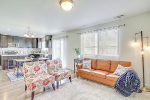 Living Room | 1st Floor | Smart TV | Free WiFi
