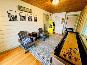 Game room, 9' shuffleboard table, Pac Man arcade w/. many other games, lake view