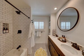 Large bath with double vanity, bathrobes and slippers