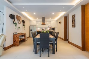 Elegant Beachfront 3BR Condo at Pearl of Naithon (11)