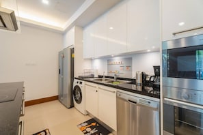 Elegant Beachfront 3BR Condo at Pearl of Naithon (12)