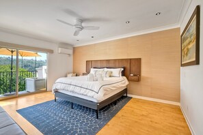 Spacious king sized bedroom