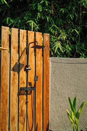 Hand-held showerhead
