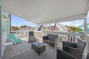 Catch a breeze on the 2nd floor deck and unwind with a cocktail before heading out for a sunset walk on the beach or a night on the town.