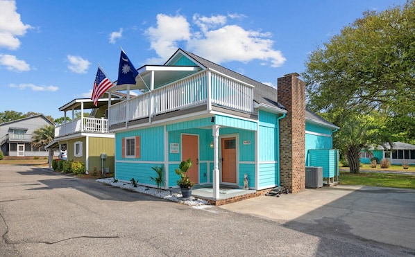 Welcome to Beach Happy in the desirable Windy Hill neighborhood of North Myrtle Beach. Come on in!