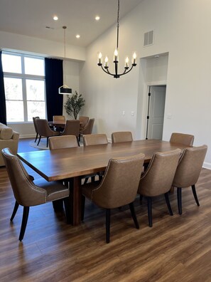 Pleanty of room to feed 16