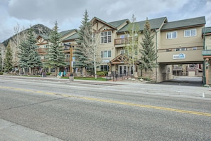 Main St. Commons Exterior