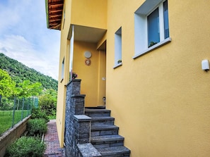 Wall, Stairs, Concrete, Handrail, Stone Wall, Plaster, Balcony