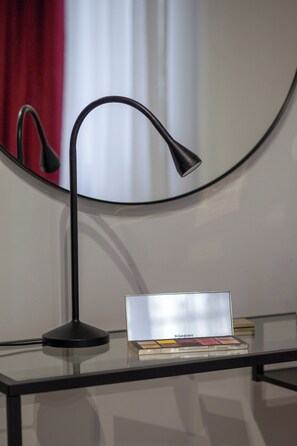 Makeup vanity table
