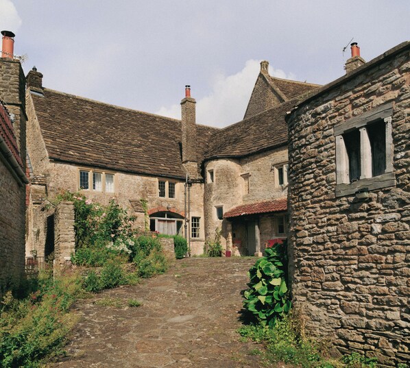 Entrance to the Historic Malthouse via the back of the house.