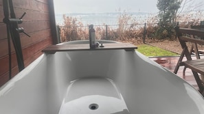 Outdoor soaking bath