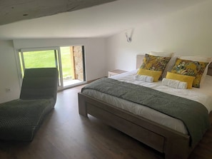 * Chambre 3 – Lit king size (1)