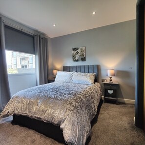 Deluxe Bedroom P2