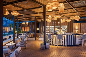 Pier 2 Lounge and Bar