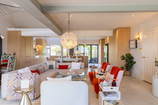 Living Room / Lounge