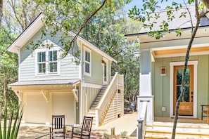 STUNNING NEW HOME AMONG THE LIVE OAKS