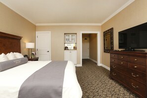 Executive King - Unit with comfortable bed