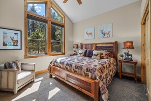 The first master suite by the front door. 
