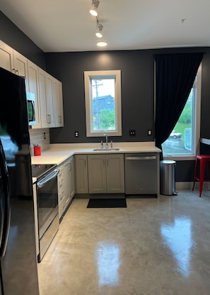 Full kitchen