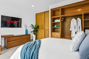 Dormitorio,Foto de toda la habitación,TV y multimedia,Vista (de la propiedad / habitación),Vista del punto de referencia