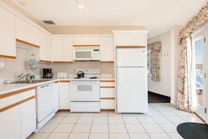 Keep things simple and relaxed in a bright, functional space where morning coffee flows into easy afternoons.