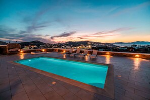 Private pool and breathtaking views of the countryside 