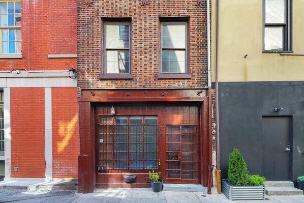 Strawberry House-Old City