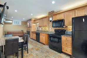 Large Full Kitchen