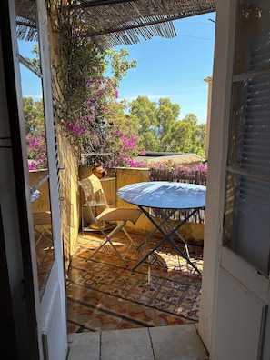 access to the balcony for breakfast!