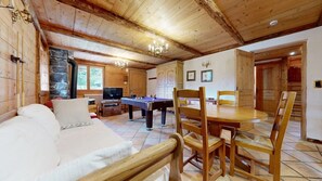 Sitting room/kitchen